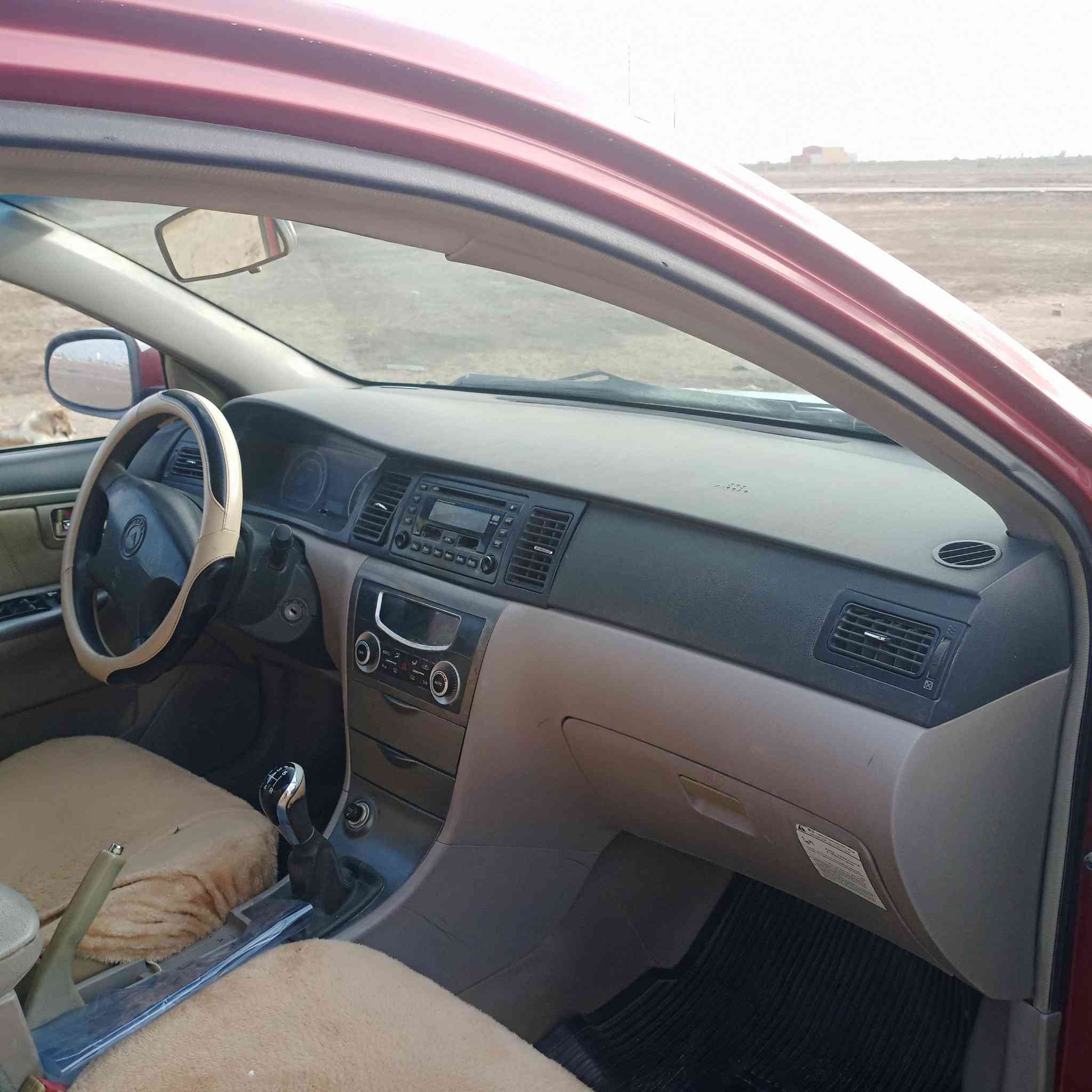 السلام عليكم للبيع جيلي موبل 2013مكفوله من ضربه وصبغ وخياس سياره جديده رقم بغداد سنويه جديده مكينه وكير وحداديه وتبريد وتخم تاير المكان ديوانيه رقم ***********
