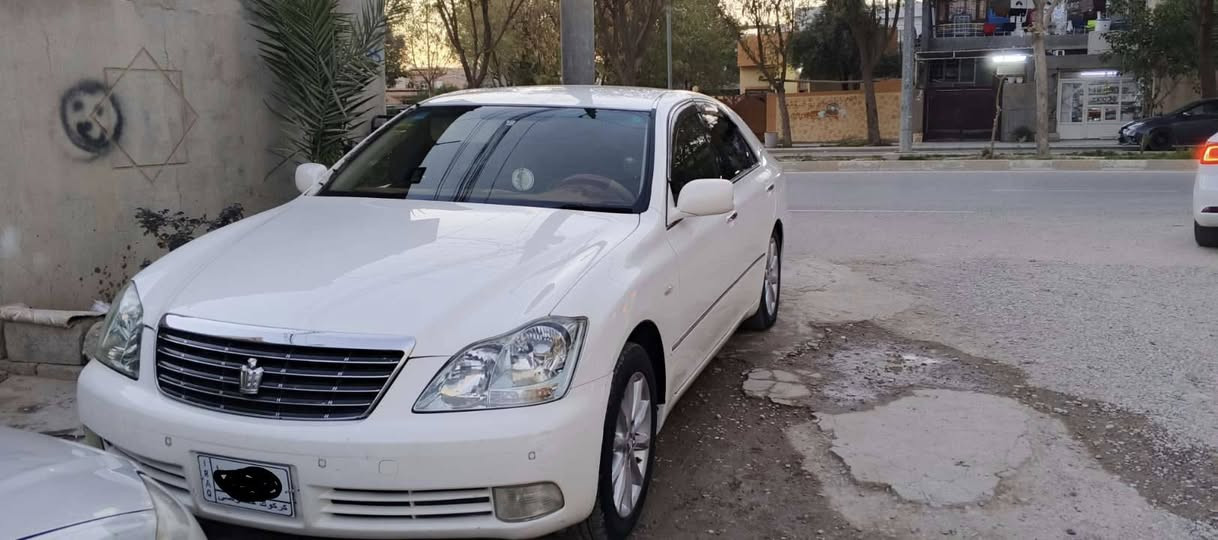 السلام و عليكم 
 شاهينه مؤديل (2005) براوه ناو زه رد دوو دوگمه. كؤدي بؤ كراوه گيرو مه كينه ي به شه رت گه وره به گه وره يه  شويني براواكاني وه ك بيلادي جاك كراوه سه ياره كه لؤك لؤكه تاقم پيش و دواي تازه گؤراوه تايه و ويلي تازه يه ساياره يه كي تا بليي بي مه سروفه هي مالي خؤمه 
شوين. كه لار. تيل بؤ خاوه ني بكه ن من خاوه ني نيم  
تيل .*********** السليمانية, العراق
