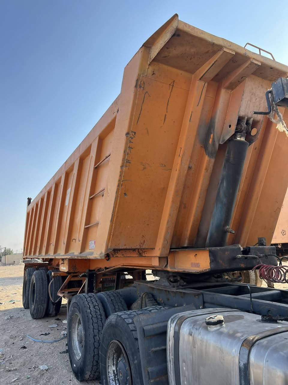 للبيع مارسدس تريله موديل 96 مكينه 53 كير 240 مجموعة جيئف قيطان مكفوله والعربه جابر موديل 2007  الاتصال ***********
