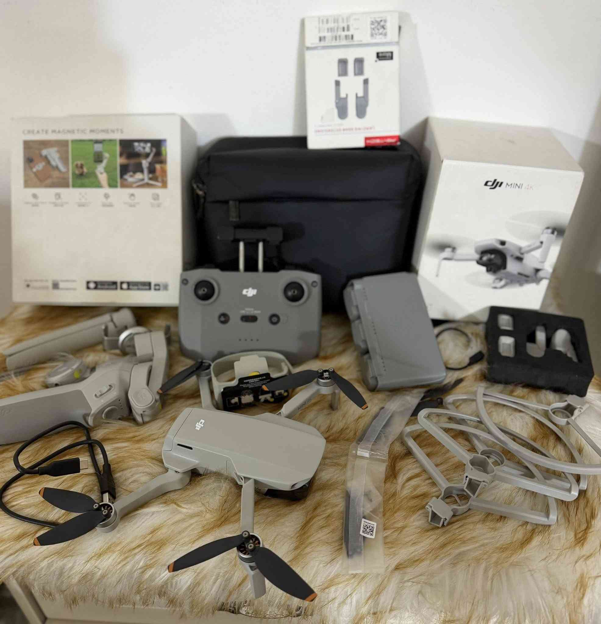 السلام عليكم
درون mini4k غنية عن التعريف نظافة٩٩٪؜مع جميع الملحقات كومبو تصوير 4k حقيقي تصوير ذاتي Orbit Mode
3بطاريات
6مراوح(ريش) Propellers 2اضافي
قاعدة شحن Charging Hub
ستاندات Drone Stand
واقي مراوح Propeller Guard
مطبقة(مكسرة) Propeller Holder
جنطة اصلية Drone Ba
عنواني بغداد بيع أو مراوس 
***********واتساب
