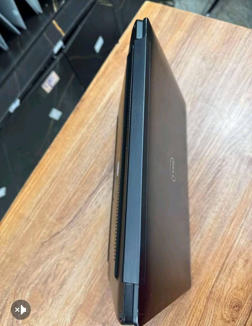 Dell 7280 بشاشه لمس 
Cori7 الجيل السادس 

رام 8GB قابل للتطوير 
هارد 128GB قابل للتطوير 
شاشه 12.5 لمس 
كرت شاشه 4GB 

هدايا ماوس مع حقيبة لابتوب وماوس باد والشاحن الاصلي 

السعر   210,000 
توصيل متوفر 
واتساب ***********
العنوان بغداد الأمين الثانية
