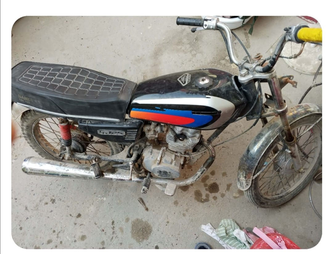 سلام عليكم شباب هاي دراجه للبيع كلك دراجه نضيفه وحلوه مكينتهه بيهه تبخير السعر 150وبيهه مجال للشراي التصال ***********
