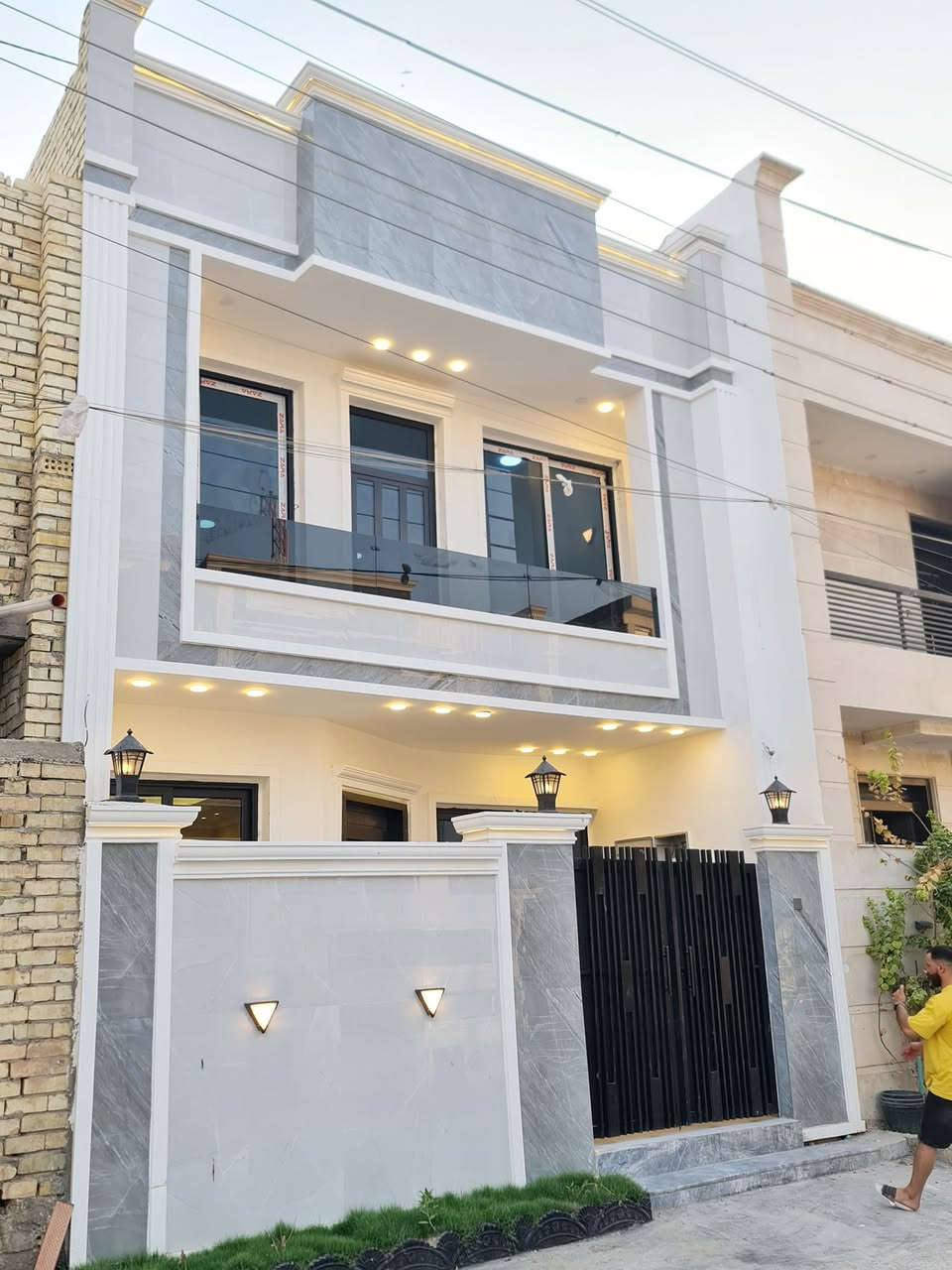 🏡 للبيع – دار جاهز للسكن 🏡
🔹 الموقع: بغداد – الدورة – البوعيثة
📌 مجمع السلطان الاول ، ثامن فرع من الشارع العام

تفاصيل العقار:

✅ المساحة: 100 متر
✅ الواجهة: 6.25 متر
✅ النزال: 16 متر
✅ عدد الطوابق: طابقين وبيتونه ✅حديث
✅عرض  لشارع. 10م
مواصفات البناء:

✔️ 3 غرف نوم واسعة
✔️ استقبال مريح
✔️ صالة واسعة
✔️ مطبخ بتصميم عصري
✔️ صحيات عدد (2)
✔️ تشطيب درجة أولى مع جميع الخدمات

🛑 ملاحظة: الدار جاهزة للسكن فورًا
🛑 البيع مباشر من المالك بدون دلالية

📜 نوع العقار: طابو زراعي – سند 25 – إقرار محكمة

📞 للاستفسار:
📲 اتصال أو واتساب على الأرقام:
☎️ ***********
☎️***********

📩 لمزيد من التفاصيل، تواصل معنا عبر الخاص أو الاتصال المباشر!
