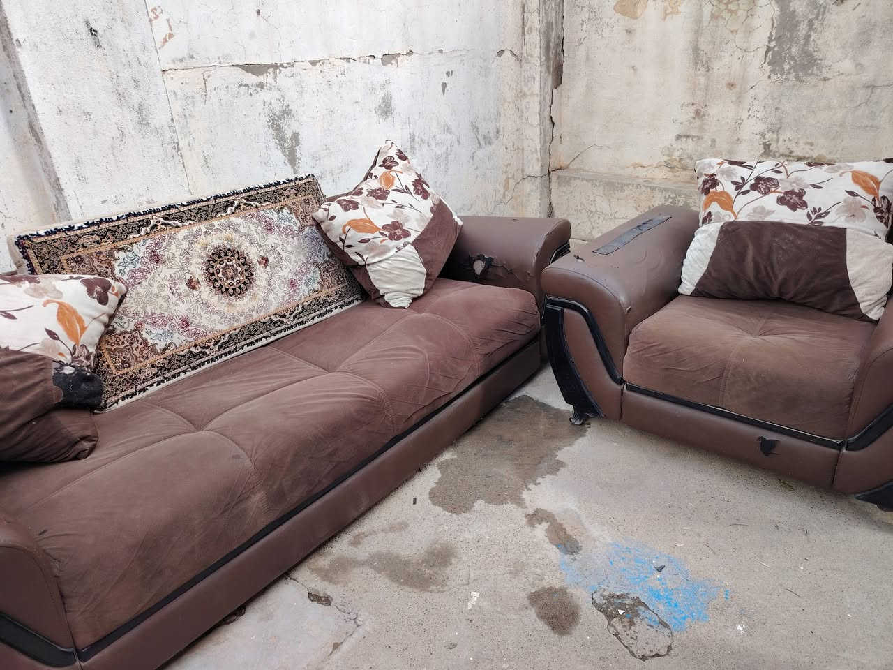 ديوان للبيع بلاش بيع مستعجل ***********/   *********** موصل الجديدة المكان
