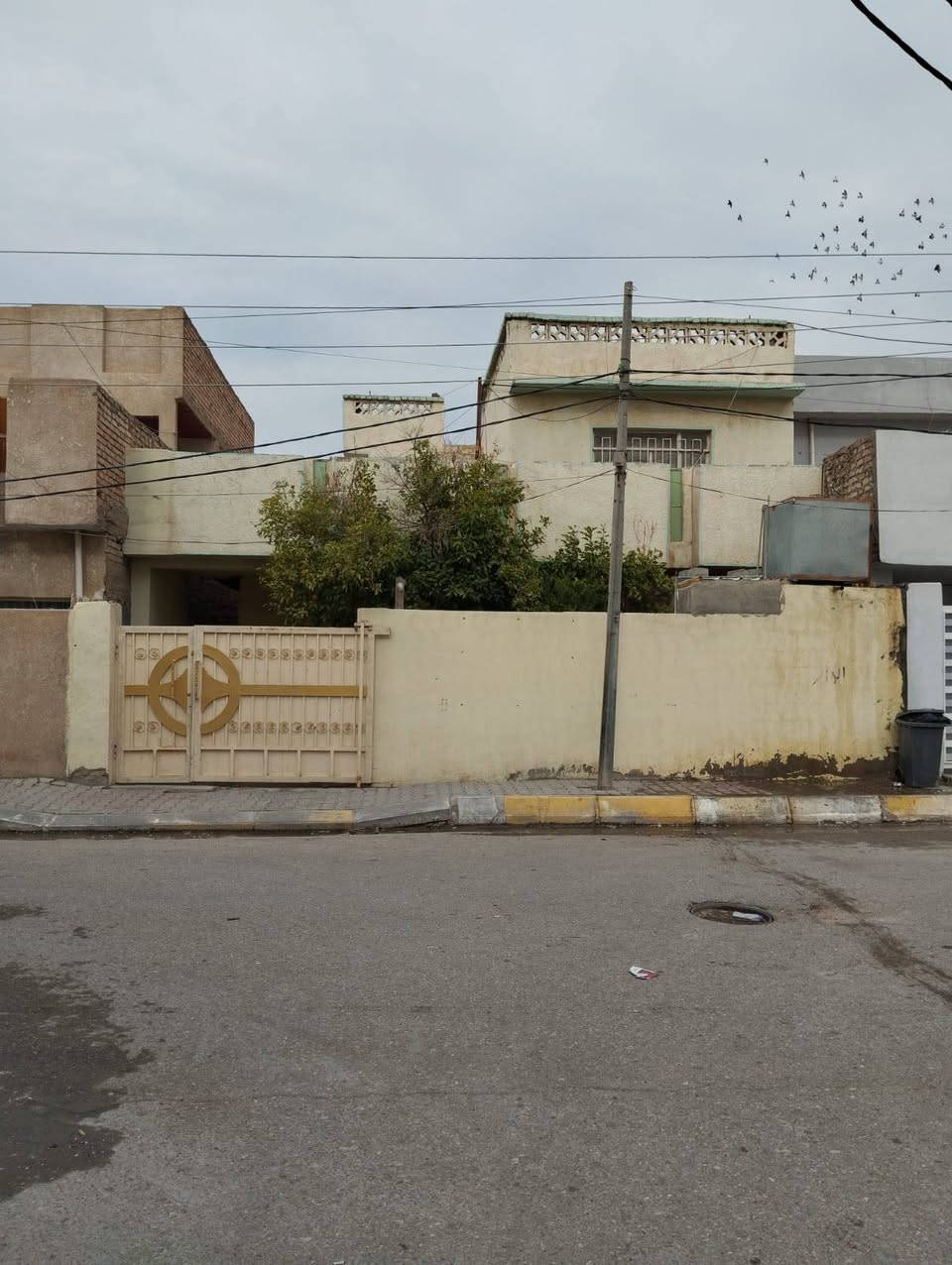 🏠 فرصة مميزة لامتلاك دار في موقع ممتاز
دار للبيع 150 متر بطابقين، تصميم عملي ومناسب للعائلة 👨‍👩‍👧‍👦
🔹 تفاصيل الدار:
✔️ الطابق الأول: استقبال + هول + غرفة نوم + مطبخ + حمام
✔️ الطابق الثاني: غرفتين نوم
✔️ كراج سيارة 🚗
✔️ حديقة 🌿
✔️ تواليت شرقي وغربي خارجي
🧱 البناء طابوق
🏠 السطحان كاشي
📍 الموقع: بعقوبة ــ التحرير – حي العمال
مقابل مشروع ماء الجاهزة
خلف الفوج السابع
💰 السعر: 170 مليون قابل للتفاوض
📞 للاستفسار:
***********
***********
