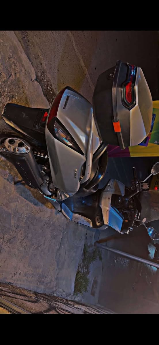 دراجه سلفر  
محرك ٦٠٠ امريكي 
دراجه مكينه ضفيره كفاله. لك نضافه 
بيها نضام ايبي اس ونضام سكيورتي 
السعر ١٨ بيها مجال بسيط 
عنوان بغداد الدوره شارع ٦٠ 
الرقم / ***********
