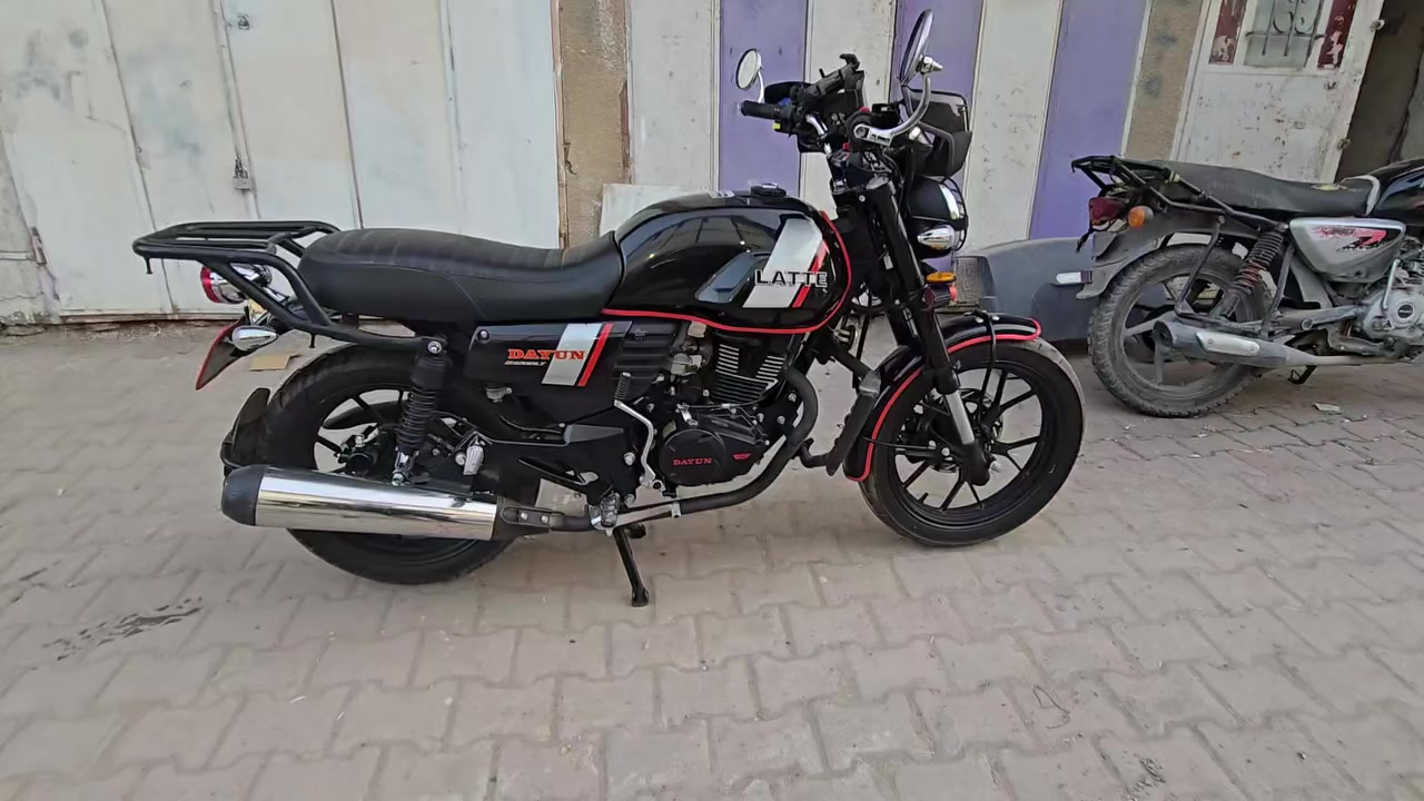 سلام عليكم لايتي م٢٥ مرقم اربيل نضييفه ومرتبه شوفت عينك ماشيه ٨ الاف سعر مليونين وربعميه ٢٤٠٠ وبيه مجال مكان بغداد الحسينيه متواجد فيس واتس ***********
