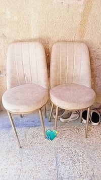 كراسي ٢ نضيفات  بس رجل وحده يحتاجه لحيم بسيط ب١٥ وتيبلامات وايرهم مقطو...