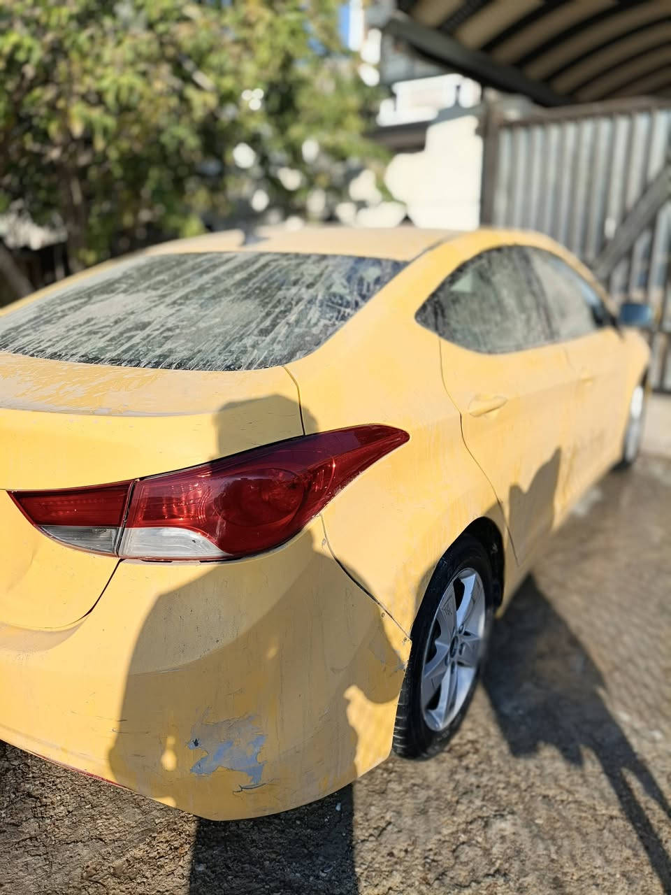 السلام عليكم النترا مضلع موديل 2013 وارد امريكي حادثها باب خلف السايق فقط الباقي ليبل واحد سياره كير مكينه خير من الله تخم تاير تبريد كهربائيات كله شغله رقم ديالى مشروع وطني تحويل مباشر سنويه منتهيه مكاني ديالى بعقوبه 
رقم الهاتف ***********
السعر 92 وبيها مجال شي بسيط
