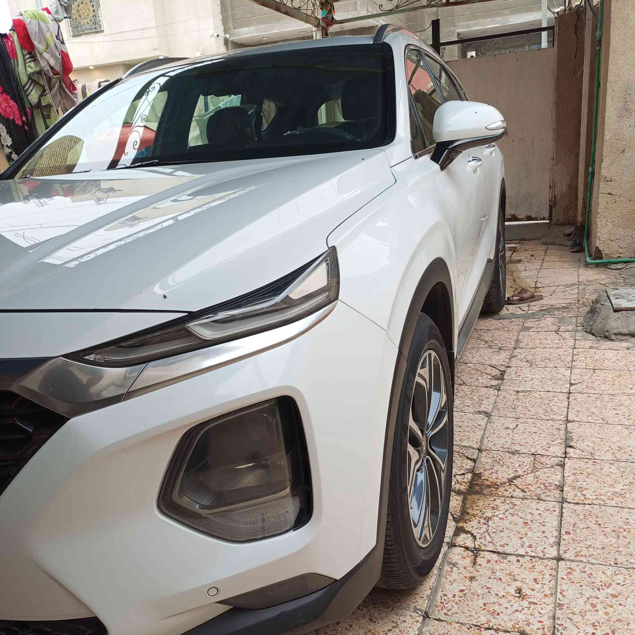 سلام عليكم سيارة سنتافي خليجي مكفولة كفالة بيها بارد شوية مكفولة من الصبغ والضربه وحادث سيارة نضيفة جداً سعر 230وبيها مجال موديل 19 الاستفسار ***********تواصل
