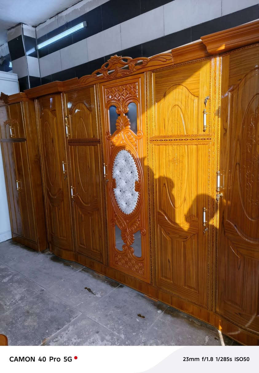 غرفة ٥باب مستخدمة شي قليل نضافتها 95/100اي ضرر مابيها شغل وسط زاوية كنتورية برتفاع الكنتور مكان بغداد فلكة حي النصر سعر ٦٥٠ ألف يوجد توصيل ملاحظة نشتري جميع أنواع الغرف العراقية فقط داخل بغداد ***********
