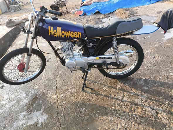 السلام عليكم: للبيع او مراوس بستوته حسب القناعه ونطي فرق حته اذا كلك
ملاحظه الي يعجبه السعر يجي خاي ولي مايعجبه لايطي سعر من يمه تره يحصله احجايه 
دراجه للببع تعمير 25 جاهزه ضوه وباتري وكتف 
ثاني تبديلت دهن بعدهي مامفيلسه
الشاصي نامه  اوراق اصولي مديل 18بيه بس اذان المدكر طاكه وملحومه 
السعر 775بيه مجال قليل: ***********
مكاني بين السماوه والرميثه محطت تعبأت وقود ثوار العشرين دبيس
