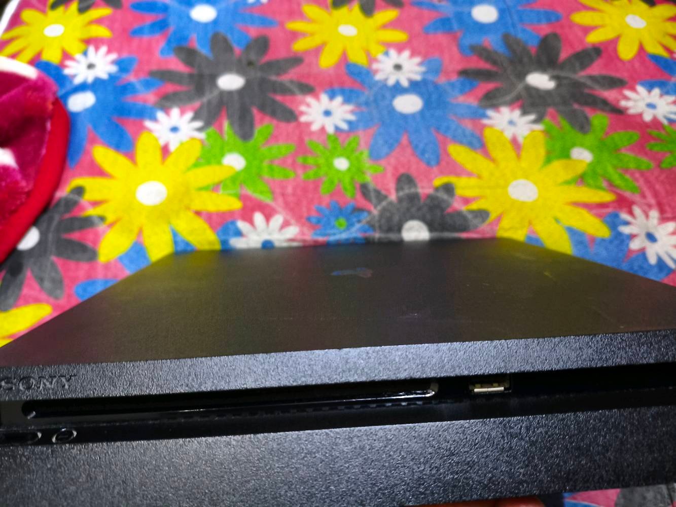 سلام وعليكم بلي 4 سلم الجاهز حديد ما مفتوح كارتونه وية وية طوبة شتريته 45  او درايفر شتريته 25 او محكه شاحنات35 وهاي الحرب شتريته 30 مترجمه بل عربي وية يدة مال بلي 5 اشتريته اب 40 او يدة اصلية او يدة عادية يغني 4 اقراص او 3 يدات مكاني معقل قرب مغتسل البله  يعني بس الغراض مشتريهن اب 175كله جديد  (275سعر)  ***********