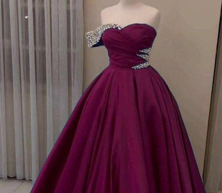*فستان قماش ساتان جيسكا اجنبي مكلف مكفوووول*  

 *القياس 1و 2* 
 *بلبس م̷ـــِْن 38 ل 44* 

 *سعر  

 تسليم بعد اسبوع من حلب


**إذا كنت صاحب هذا الإعلان وتريد حذفه لأي سبب، رجاءا أرسل رسالة إلى الدعم الفني**