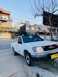 نيسان تاك • غاز وبنزين • ٢٠٠١