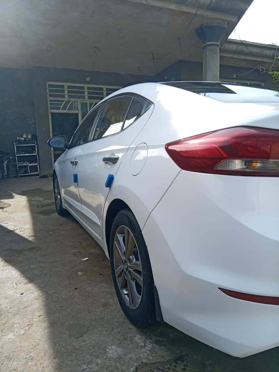 السلام عليكم النتراه 17 خليجي
رقم بغداد نكليزي 
(كفاله عامه) 
ماشيه80
 مواصفات 
فتحه 
شاشه كبيره 
لد نهاري 
يدات ستيل 
اشاير بل مري 
قطعتين تبريد 
فولل عده البصمه 

السعر 149 وبيه مجال 
مكان السياره كربلاء طويريج 
رقم ***********
