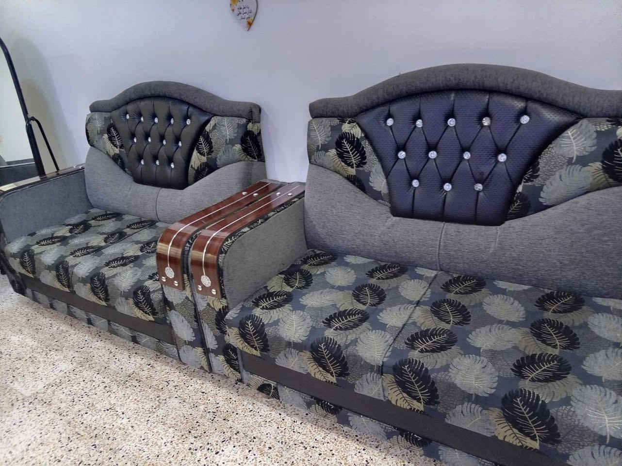 طخم 5قطع خشب عراقي ثقيل
السعر 750 الف


**إذا كنت صاحب هذا الإعلان وتريد حذفه لأي سبب، رجاءا أرسل رسالة إلى الدعم الفني**