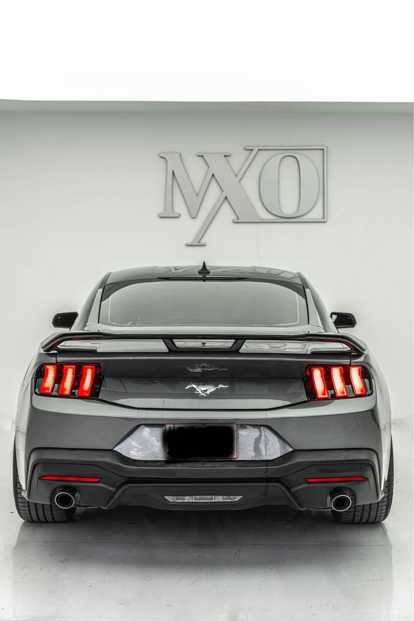 Ford Mustang 2025
فورد موستانج ٢٠٢٥
مواصفات ECO BOOST

مكينة ٤سلندر+توربو حجم ٢.٣لتر
ماشية 16,000 ميل و بحالة ممتازة 

سيارة بيها الصندوق مبدل و ثنين اماكن تعديل بارد بدون دواخل و ايرباك كلش حلوة و نظيفة 
رقم كاتي السيارة هزة جديدة جاهزة للرقم

سعر السيارة (228$) ورقة و بيها مجال للطيبين
مزيد من المعلومات اتصل علي الرقم
كورك - واتس اب👇🏻
(***********) دهوك, العراق
