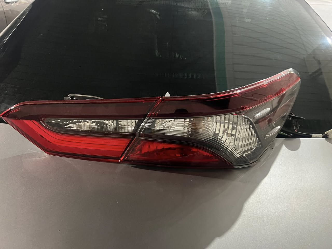 سلام عليكم
اغراض كامري موديل ٢٠٢٢ امريكي SE تفصيخ فاتحهن من سيارتي.
سطابات خلفيه ٤ قطع 
فسفورات دعاميه خلفيه
غلاف كشافات امامي 

اصلي اصلي اصلي مو تجاري فاتحهن من سيارتي شاد ليد 

السعر ٦٥٠  الف مكاني بصره  
*********** واتساب اتصال
