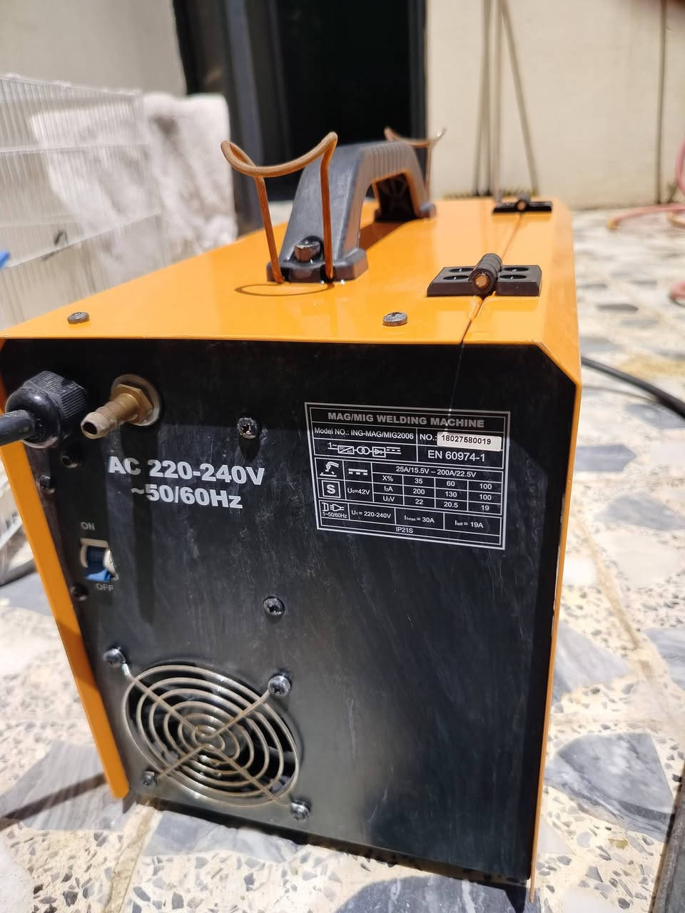 ماكنة لحام للبيع
العلامة التجارية: INGCO
الموديل: ING-MAG/MIG2006
التقنية: IGBT Inverter Technology
لحام المعادن الرقيقة والمتوسطة وتعمل علئ المولده. 
تعمل على الغاز لكي لاتترك اثر في حال استهدام.سلك معين وبدون غاز للاسلاك الخاصه....
للتواصل ***********
