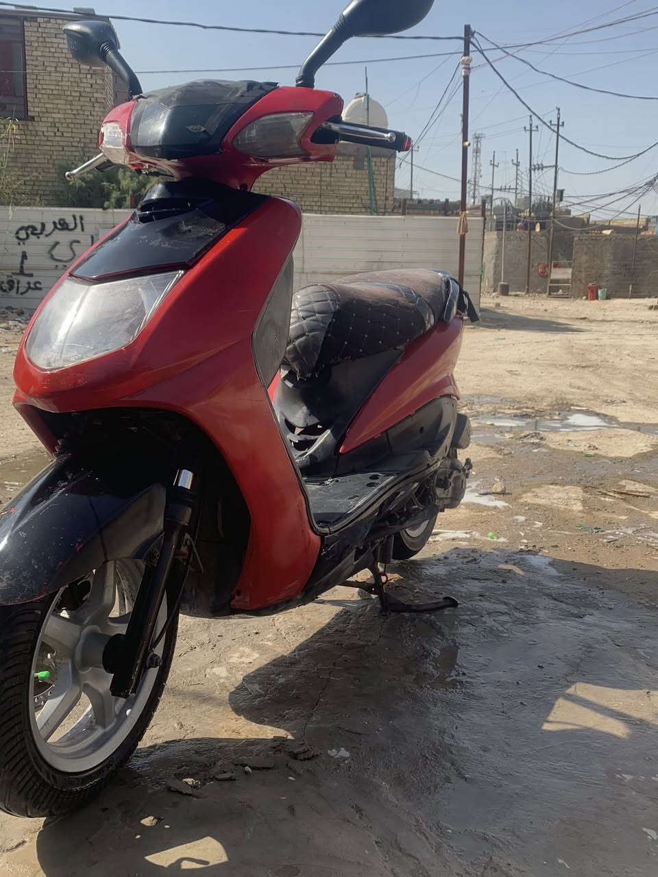 سلام عليكم شباب دراجه سكنس نثيه شغاله وكامل سلف هندر بي وقت دشبوله كلا شغال كهربائيات كلا شغاله بيه خربطه بل كابريتر بصيطه ما توكفك بشارع ودراجه خير من الله نضيفه سعره 275 الف مجال بصيط بس شراي يخابر مكاني بغداد مدينه اصدر ***********. فقط وتساب
