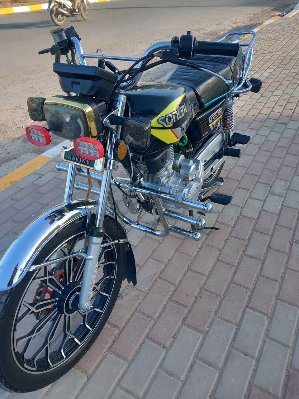 سيفان 24 باب اول
لون اسود محرك 200  نشاط فول
 شاشة  محتركه 
كهربائيات كاملة
نضافة خير من الله
السعر 625 بي مجال 
***********
