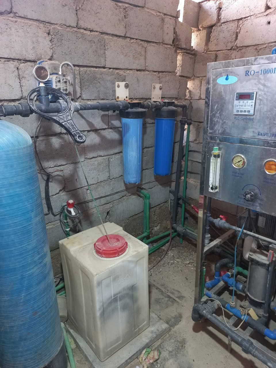 السلام عليكم 
معمل ماء ارو للبيع 
ابونص 
مخرج حنفيه ام نص 
يحتوي على فلتر رمل وفحم 
وفلاتر قطنيه عدد 2
مع تانكي ابو 5000 عدد 1
للاستفسار اتصال على الرقم
***********
