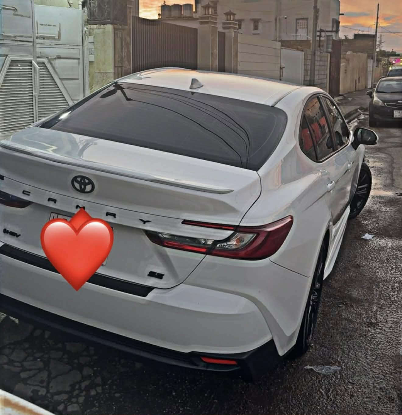 كامري. 2025  هايبرد كلين.  داخل احمر بيلادي  مواصفات.  SE.
مكفولة.  ما بي اي شي.      

شاشة كاميرة 3 مود. تحديد سرعة. ويل كروم.  داخل احمر بيلادي. تحكومات.       هايبرد. كشن جلد.   
 14 الف ميل ماشي 
90 يوم باقي لحد رقم.  

مكان/كركوك. 

رقم/‭0772 943 8696
