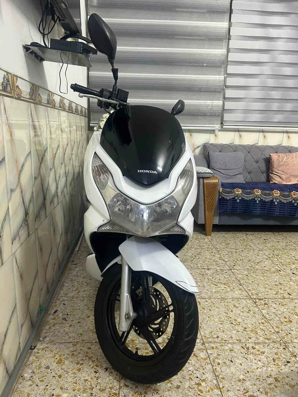 سلام عليكم PCX جيل اول ياباني ✅ تايرات زوج جدد ✅ دبلات خلفيه جدد✅ قاعده كامله هيه وفيت بمً جدد ✅ الله شاهد بانزين محسن ادير ودهن موتل ✅ مي راديتر جديد ✅ كهربائيات كله شغاله كيلو متر ✅ مكينه اكفله الك ممفتوحه ✅  فقط بيه ملاحضات بلكفرات شويه وانته شوفت عينك سعره 1.300 وبيه مجال مكاني بغداد الشعب الثعالبه هًـ/***********
