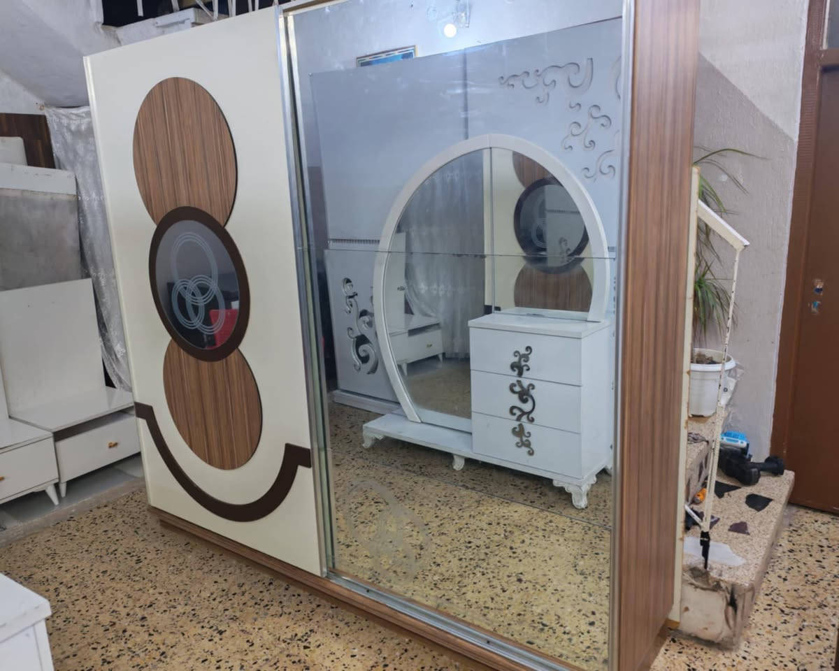 غرفه نوم تركي الكشن مخزن مع دوشك 
5 قطع نضيفة 
السعر 450 وبيها مجال


**إذا كنت صاحب هذا الإعلان وتريد حذفه لأي سبب، رجاءا أرسل رسالة إلى الدعم الفني**