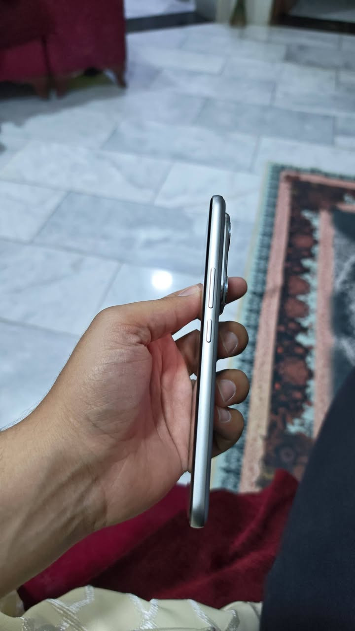 هونر 400 برو
ذاكرة 512
كامل ملحقات عدا الشاحنه 
نظافة 90%
625 وبي مجال  
***********
