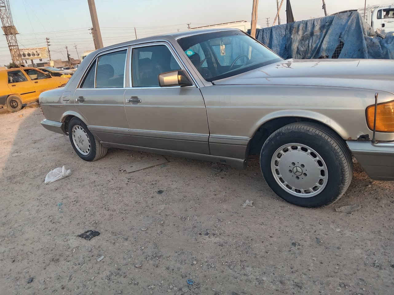 السلام عليكم مارسيدس وارد امريكي للبيع  موديل 86 محرك وكير بلاد تبريد حداديه ادامه كامله رقم بغداد انكليزي المكان بغداد تقاطع النهروان السعر 65 وبيه مجال مكلف بل نشر هاذا رقم صاحبه ***********
