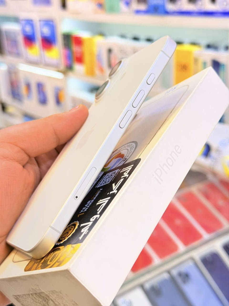 ايفون 16‎عادي ذاكره 128بطاريه 98‎%‎جهاز اخو جديد زلغ واحد مابي وتر بروف جهاز بمعنه كلامه نضيف عربي شرق اوسط اصلي ضمان ماستر لا مفتوح ولا مصلح ملحقات كامله لوان مميز 
سعر 875الف قفله من الاخير 
بغداد البياع شارع عشرين مكتب ماستر للمبايل 
***********
