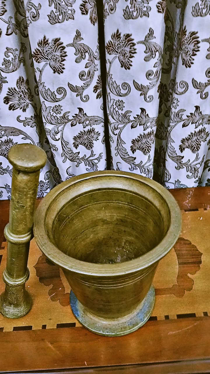 سلام عليكم هاون للبيع قياس 18 نظيف جدا وزن حيل ثقيل سعر خاص ***********
