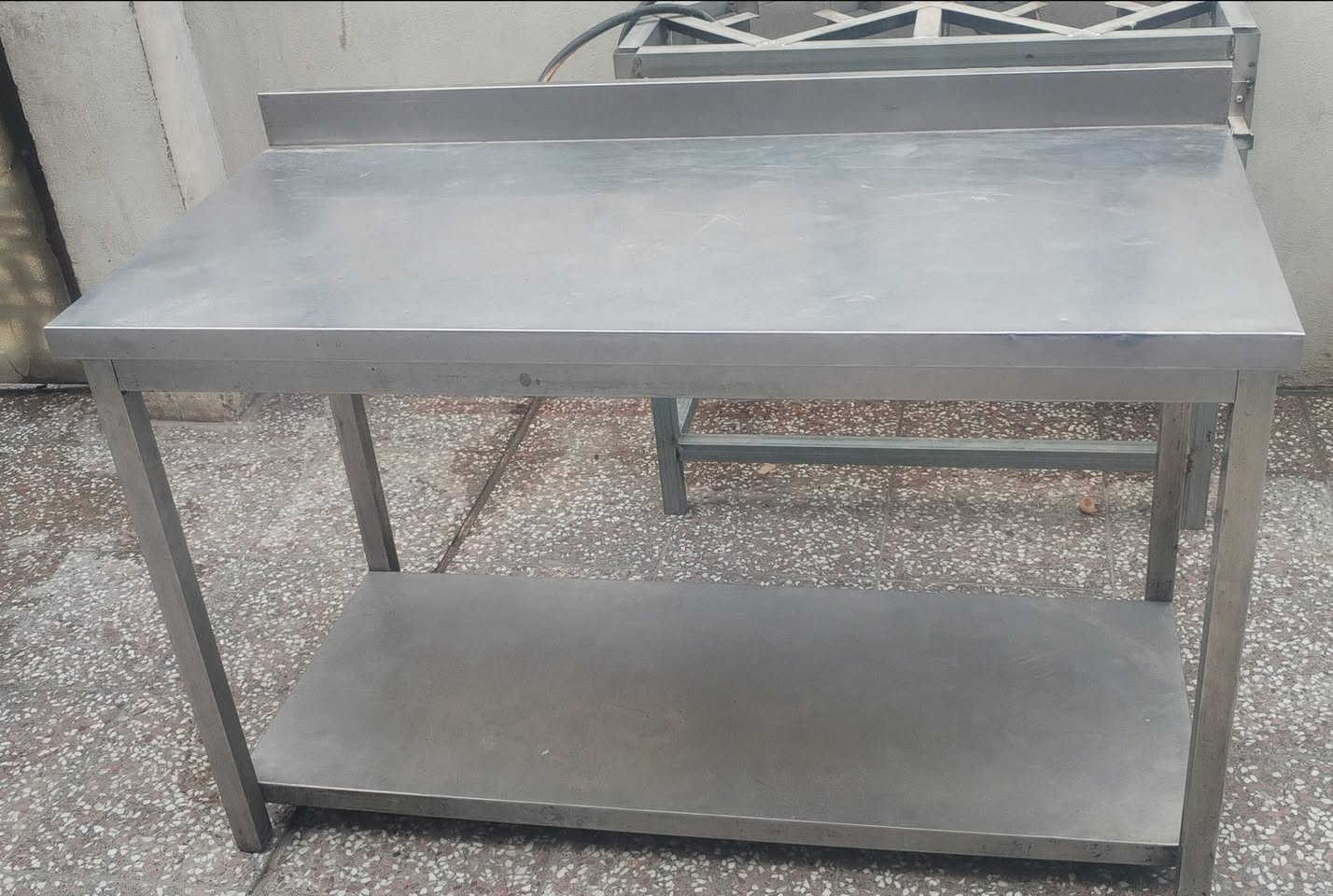 السلام عليكم طباخ عينين جديد مع ميز الإيطالي طابقين الشراي يتصل على *********** مكاني البلديات
