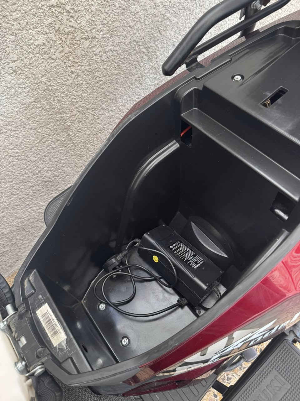 السلام عليكم دراجه شحن نوع ماتركس
٦ بطاريات  مسطره ٣٨ امبير 
ملف ٣٨٠٠ واط
سرعه ٨٥ 
٤ نمر 
دراجه جديده استخدام جدا قليل 
مكاني بغداد الشالجيه قرب جامع براثا 

*********** واتساب
