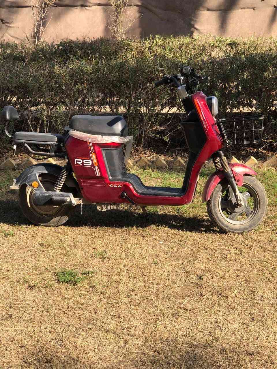 السلام عليكم   
عندي جهاز جري أخو الجديد استعمال جدا قليل 
وعندي دراجة جديدةR9  2025بطاريات 3 كبار عالشحن  أن شا الله منختلف عالسعر رايد الدراجة بحدود ال400 ألف وبي مجال  وجهاز الجري 300 ألف وضمان بيهن ثنينهن  ***********
