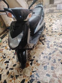 لبيع سكنس فحل نوزل كوري دراجة تخبل بس نقصة شاشة محروقة سعرها ٦٠٠الف شر...