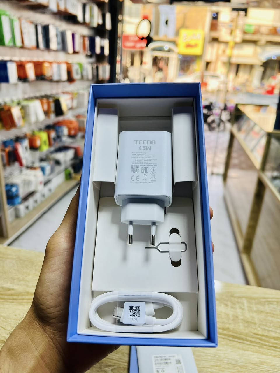 📱تكنو بوفا سلم 5G 📱 
أنحف جهاز ممكن إتشوفه 😍👌

• ذاكرة 256 و العشوائية 8 كيكا بايت
• معالج MediaTek Dimensity 6400 5G+ 
• بطارية 5160 ملي أمبير مع شحن سريع 45 واط
• شاشة 144 هيرتز أموليد 1.5K
• مقاوم للماء و الغبار بمعيار IP64
• ملحقاته : لاصق شاشة ، كفر ، كيبل أصلي ، راسية شحن 45W 
 
متوفر الآن في مركز الفجر للموبايل 📲 
جودة ، ضمان ، سعر مميز

للحجز و الإستفسار مراسلتنا عبر واتساب أو الإتصال على الرقم *********** 📞 

موقعنا : قضاء الفجر - شارع 30 - مجاور فلافل حمادي - مقابل مقهى سيد شمخي 📍
