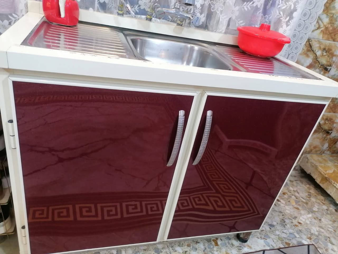 كاونتر مترا ونص السنك مترا وعشره كاونتر  كلش نضيف للبيع السعر ٣٥٠ مكان بغداد الثعالبه الاتصال ع رقم ***********
