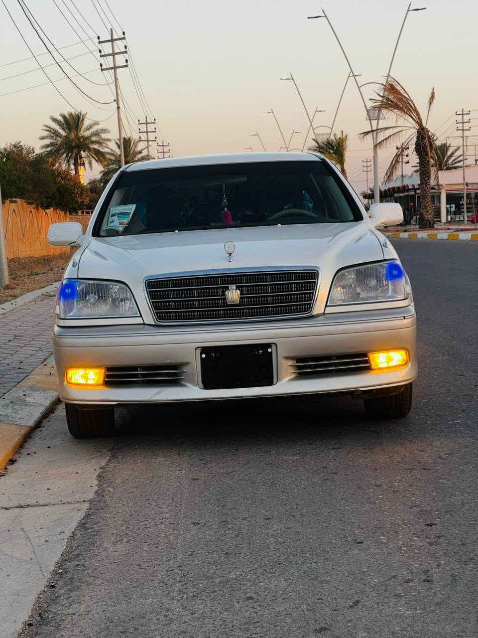 ياالله السلام عليكم للبيع ملكه ابيض صدفي محجل مكصوص تكم ⁦( 
محرك شرط +محرك ديفور صغير 
كيرشرط
كرستال امامي خلفي
صدر امامي نظيف خلفي جديد
تايرات تخم جديد 
 دكمتين 
برده خلفيه
كامره خلفيه 
كشن كهرباء
سنترلكك شغال للبيبان والجنطه 
تبريد ثلج سبلت شغال 
السعر 43 ماعجبك السعر  اترك كلمه طيبه مثلك ياطيب وعبر المنشور كلشي اكو بلسوك حت ب 28
المكان تكريت والاستفسار أكثر اتصل ***********
