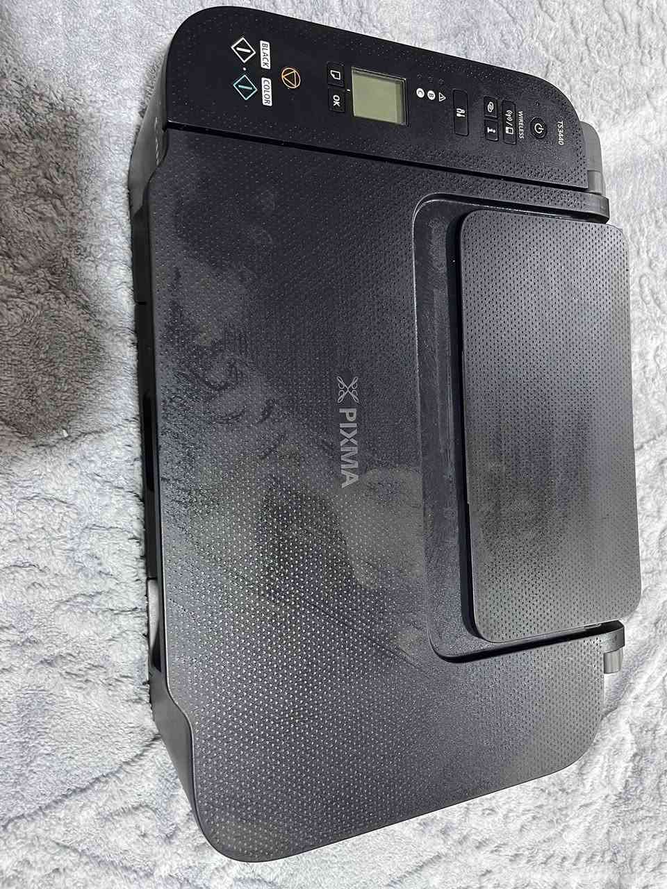 📢 عرض طابعات ليزرية (استخدام نظيف)
متوفر حالياً طابعتين بمواصفات مختلفة لتناسب احتياجاتكم (سواء للدراسة أو العمل المكتبي):
1️⃣ الطابعة الأولى: (مثالية للطلاب والأساتذة)
هذه الطابعة هي الخيار الأفضل لطباعة الملازم، أسئلة الامتحانات، والمستندات الورقية.
• المميزات: تدعم الاتصال عبر الواي فاي (Wi-Fi) والربط المباشر بالحاسبة.
• الأداء: ممتازة جداً في طباعة النصوص والكتابة وحقن داخلي• ملاحظة: لا تُنصح لنسخ الصور الشخصية لأن النسخ يكون "مغوش" وفيه خطوط، لكنها في طباعة الورق العادي والأسئلة تعمل بكفاءة عالية.
2️⃣ الطابعة الثانية: (متعددة الاستخدامات)
طابعة عملية جداً وشاملة لجميع أنواع النسخ.
• المميزات: تعمل عن طريق الربط بـ الحاسبة.
• الأداء: تنسخ كل شيء (صور، مستندات، هويات) بدون خطوط أو غواش.
• ملاحظة: جودة الصور المنسوخة تكون فاتحة قليلاً مقارنة بالأصل، لكنها مقبولة جداً وواضحة للاستخدام اليومي والمكتبي.حقن خارجي
متوفر توصيل لجميع المحافظات


**إذا كنت صاحب هذا الإعلان وتريد حذفه لأي سبب، رجاءا أرسل رسالة إلى الدعم الفني**