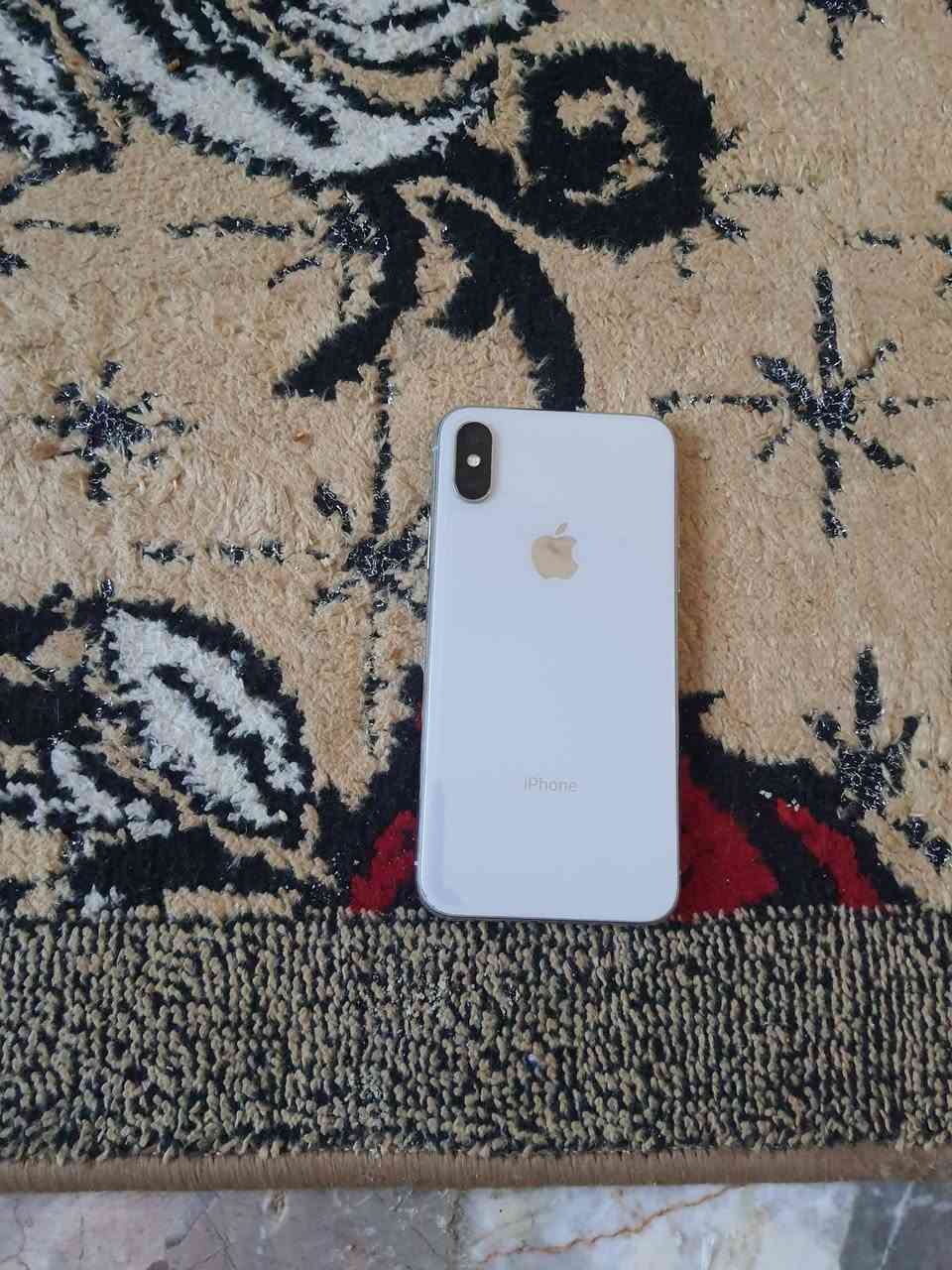 ايفون اكس عادي ذاكره ٦٤ لجهاز مستبدل فقط شاشه وبطاريه اصليات جهاز شغال مابي شي سعره ١٠٠ الف مراسله واتساب او اتصال *********** مكاني بغداد
