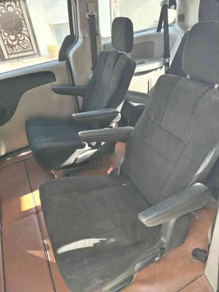 تخم كشنات دوج كرفان نضافة فول قلابات
كشن سائق كهرباء مع هيترات 
السعر 325
***********
