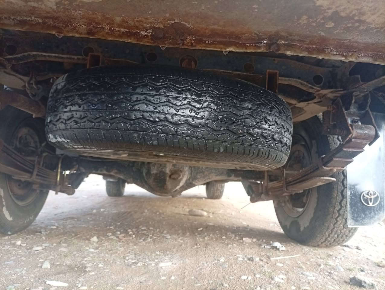 السلام عليكم بكم تويوتا موديل 81 رقم نينوى انكليزي مسطره كاربون بانزين كير ومكينه شرط واكسن واكهربئايت شغاله السعر 38 وبي مجال السيارة باسمي اني الشرعي شرط التحويل الرقم الهاتف ***********
