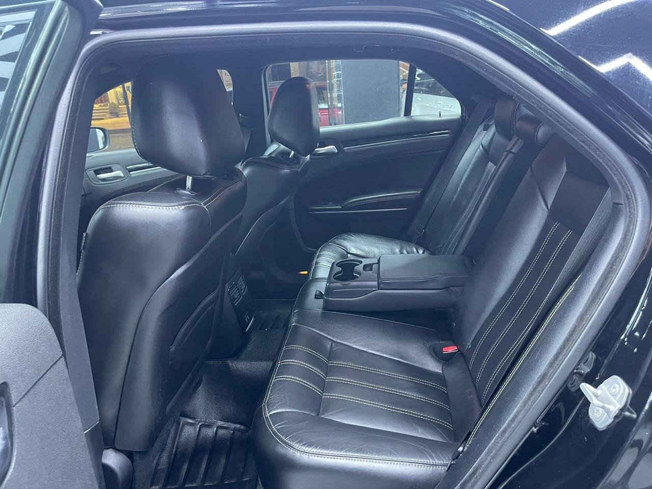 للبيع كرايسلر اوباما 
(S300) فولل مواصفات وارد كندي فقط ربع صبغ بجاملغ الخلفي
2018 أصل ماشيه 115رقم اربيل الدولي الجديد شرط التحويل 
‏V6/3600
السيارة مكفولة من كلشي
جاهزه من كل نقص :
حداديه تخم تاير تدفئه تبريد كله جاهز
المواصفات/
كير ماوس 8 نمر

تشغيل عن بعد
كشنات تدفئه
كشنات كهرباء جلد اسود
لايت زينون عدسه
شاشه كبيره تدعم كاربلي
بصمه تشغيل وأبواب
خزن ميموري
كامرا خلفيه
ستيرن كهرباء
تبريد قطعتين
تحكم ستيرن جهتين مع مثبت سرعه
مري كهرباء
بردات
ويل كروم
باقي المواصفات معروفه
السياره جاهزه ومال جناي
مكانها اربيل
سعرها 245ورقة 
*********** أربيل, العراق
