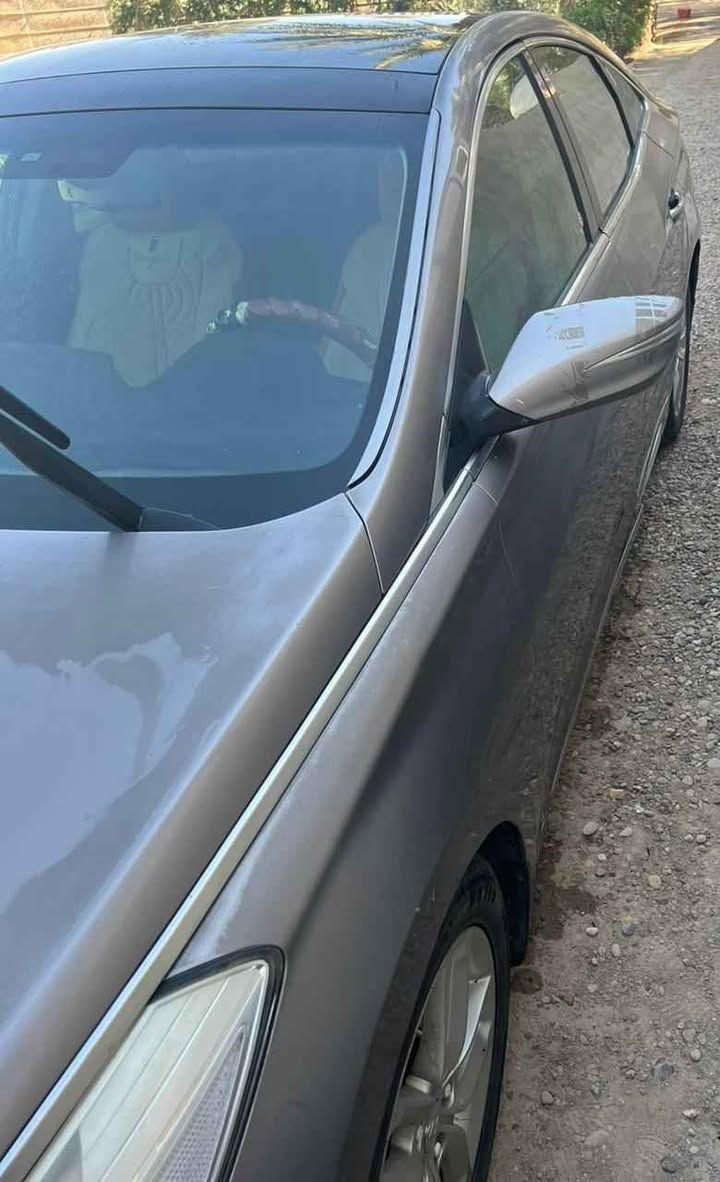 السلام عليكم 
ازيرا 2012 لون ذهبي فول لمتد 6 سلندر تبريد قطعتين بانوراما كشنات كهرباء رقم بغداد بيهه باب خلف سائق مفتوحه وجاملغات ثنين بارد وصبغ  بلباب الامامي  وصبغ بلتكمه الخلف باب سائق كد شبر سياره جاهزه اتصال *********** بغداد, العراق
