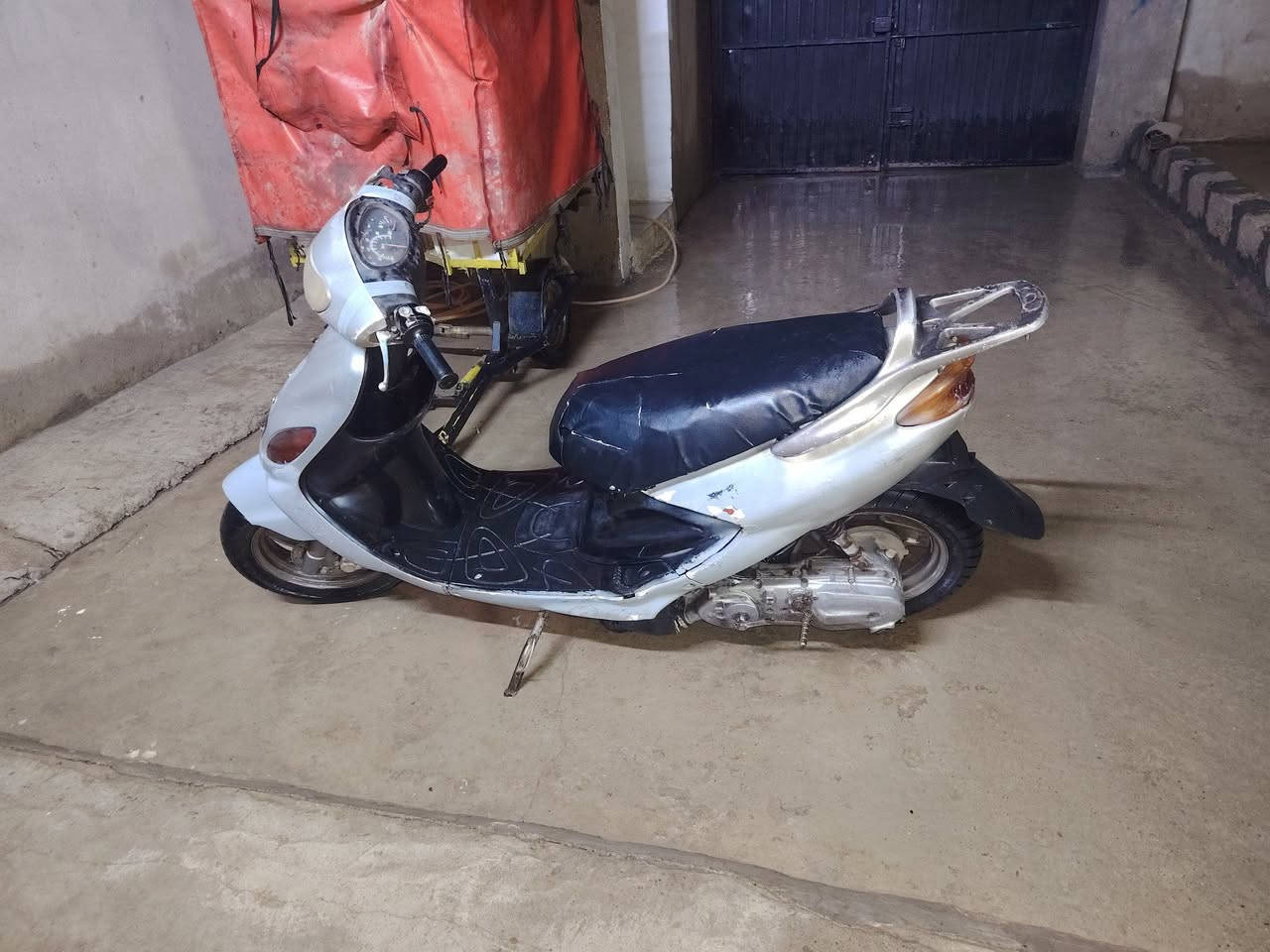 ماطور اكزز تحريكه نار معدل نار  معمر جديد كلجات امامي وخلفي جديد تواير جدد باتري جديد اشاير وهورن  لايت  يُشَتغلً بس سلف مايشتغل عايز فلاوين /***********/***********
