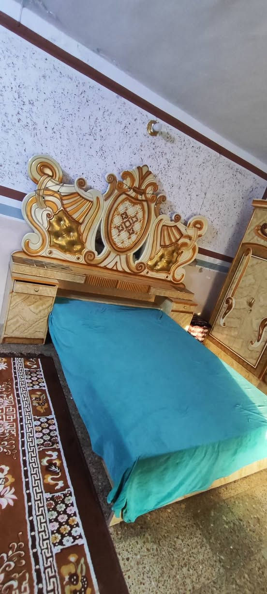 غرفه نوم للبيع نظيف كلش ومستعمل قليل جدا أقل من سنه ***********
