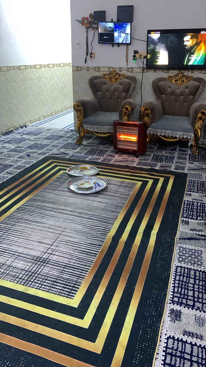 بيت مساحه بالطابو ٢٩٢  واقع حال ٣٠٠ متر
متكون من ديوانيه وحوش وغرف اثنين اكبار واثنين ازغار وثلاث مجاميع صحيه ودرجين وصالتين المكان مجمع سومر صوب بني رجاب مقابل المستشفى ع الشط 
استفسار اتصال ***********
